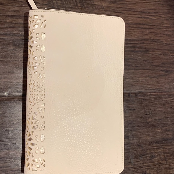 call it spring purse. clutch or crossbody! - Picture 2 of 3